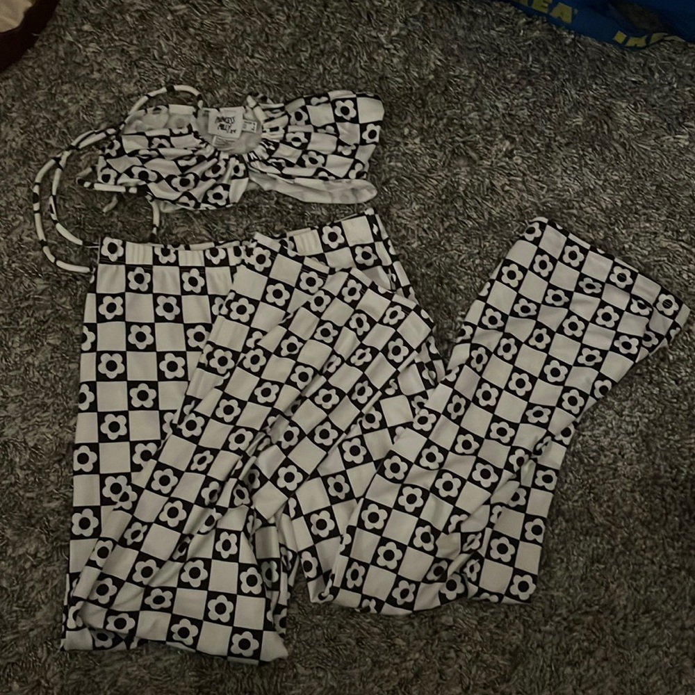 White and black floral set